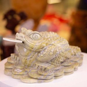 Ý Nghĩa Đặc Biệt Của Con Cóc Trong Phong Thủy – Biểu Tượng Chiêu Tài, Hút Lộc Từ Đá Mỹ Nghệ