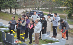 Văn Khấn Gia Tiên Trước Khi Bốc Mộ – Nghi Thức Linh Thiêng Cần Biết