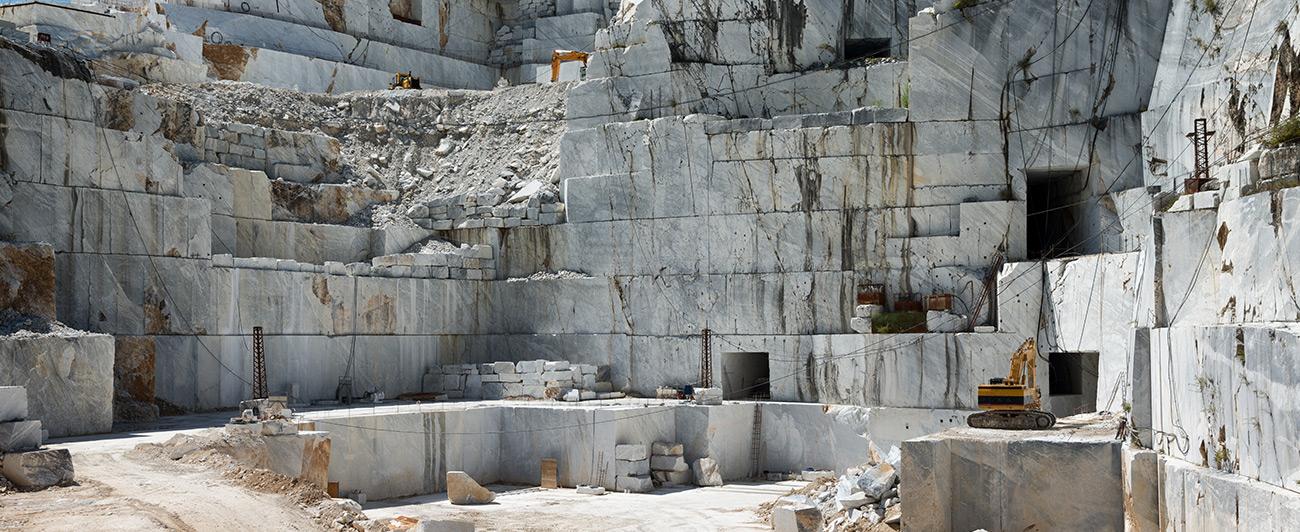 Dù được sử dụng trong không gian tâm linh, kiến trúc hay đời sống thường nhật, đá marble vẫn âm thầm tỏa sáng, mang đến vẻ đẹp nhẹ nhàng, sang trọng và bền vững theo thời gian