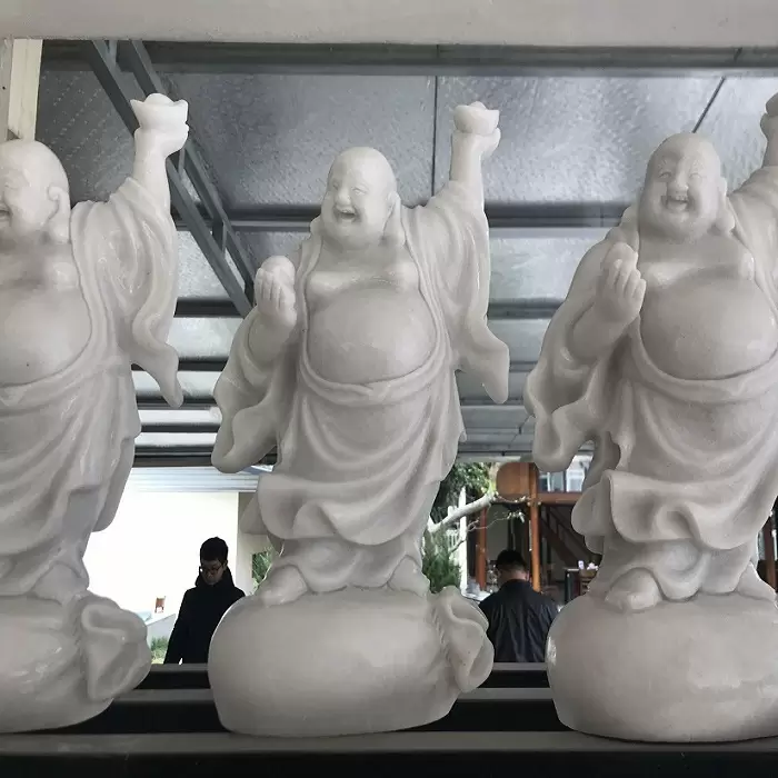 Marble thường được sử dụng để chế tác tượng Phật, tượng Thánh, tượng danh nhân, phù điêu tôn giáo hay các linh vật phong thủy