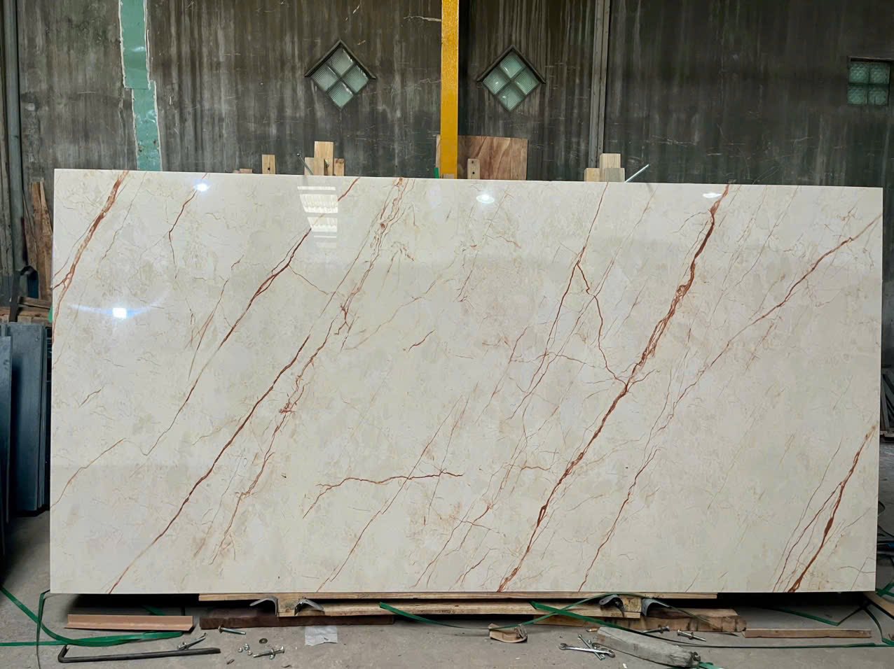 Trong quá trình chế tác đá mỹ nghệ, marble được xem là chất liệu đòi hỏi sự tỉ mỉ và tay nghề cao của nghệ nhân