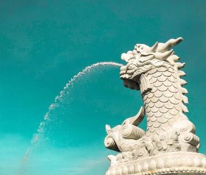 Tượng Cá chép hóa rồng đá – Biểu tượng vươn lên