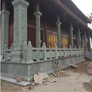 Cột đá chạm khắc – Sự tinh xảo trong từng chi tiết